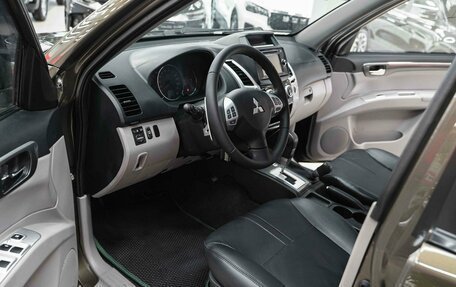 Mitsubishi Pajero Sport II рестайлинг, 2015 год, 1 990 000 рублей, 6 фотография