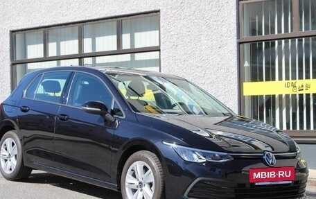 Volkswagen Golf VIII, 2022 год, 2 412 359 рублей, 2 фотография