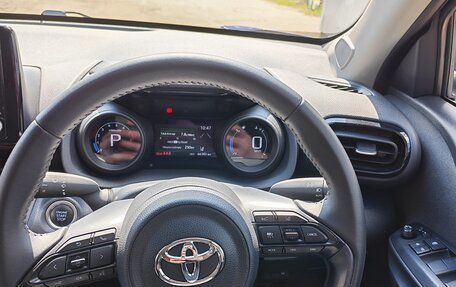 Toyota Yaris Cross, 2021 год, 2 000 000 рублей, 9 фотография