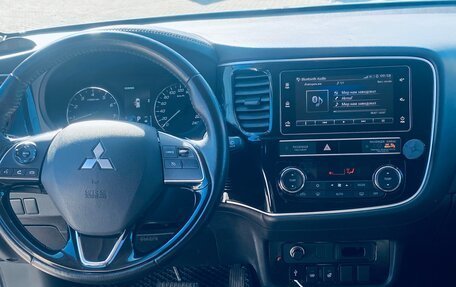 Mitsubishi Outlander III рестайлинг 3, 2019 год, 1 950 000 рублей, 8 фотография