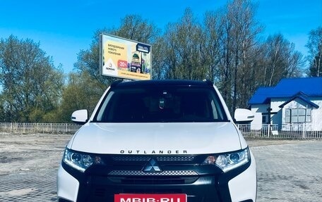 Mitsubishi Outlander III рестайлинг 3, 2019 год, 1 950 000 рублей, 2 фотография