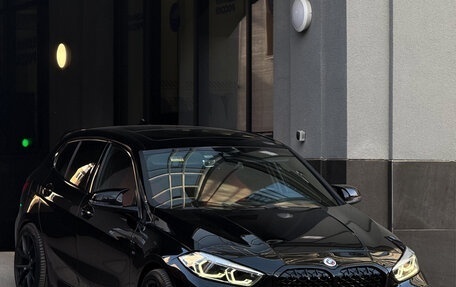BMW 1 серия, 2022 год, 4 750 000 рублей, 2 фотография