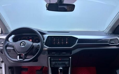 Volkswagen T-Cross I, 2022 год, 1 620 999 рублей, 9 фотография