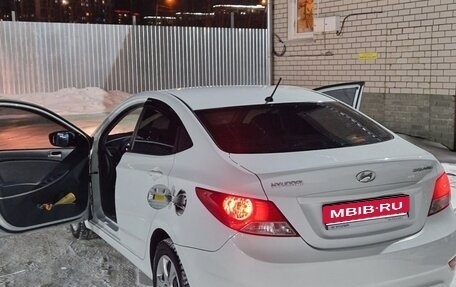 Hyundai Solaris II рестайлинг, 2013 год, 950 000 рублей, 1 фотография