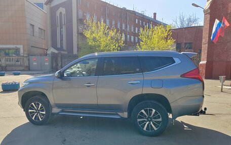 Mitsubishi Pajero Sport III рестайлинг, 2017 год, 3 300 000 рублей, 8 фотография