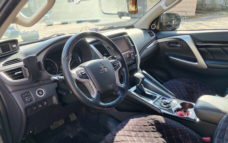 Mitsubishi Pajero Sport III рестайлинг, 2017 год, 3 300 000 рублей, 12 фотография