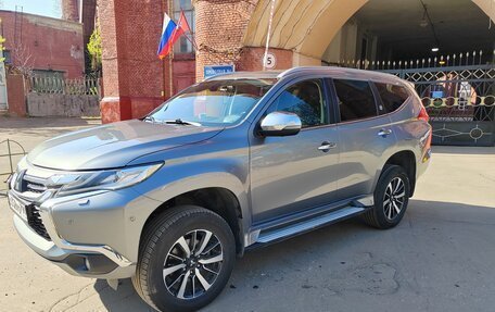 Mitsubishi Pajero Sport III рестайлинг, 2017 год, 3 300 000 рублей, 9 фотография
