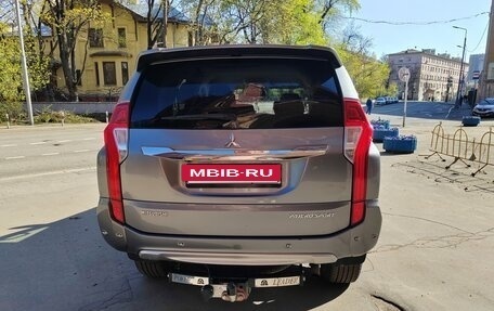 Mitsubishi Pajero Sport III рестайлинг, 2017 год, 3 300 000 рублей, 6 фотография