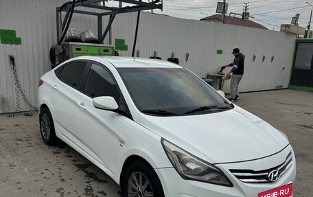 Hyundai Solaris II рестайлинг, 2016 год, 820 000 рублей, 2 фотография