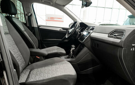 Volkswagen Tiguan II, 2021 год, 3 050 000 рублей, 13 фотография