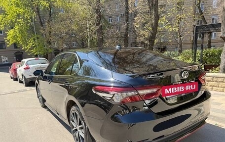 Toyota Camry, 2021 год, 3 550 000 рублей, 2 фотография