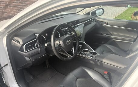 Toyota Camry, 2018 год, 3 100 000 рублей, 3 фотография
