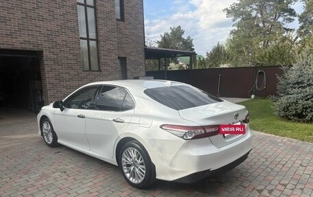 Toyota Camry, 2018 год, 3 100 000 рублей, 5 фотография