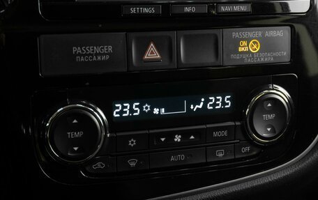 Mitsubishi Outlander III рестайлинг 3, 2013 год, 1 599 000 рублей, 12 фотография