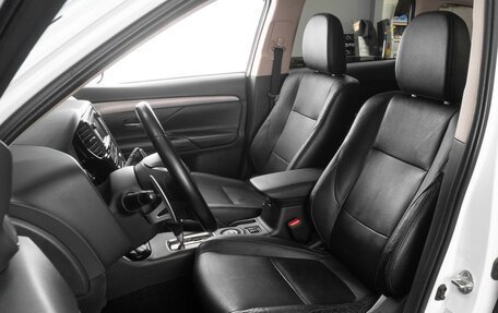 Mitsubishi Outlander III рестайлинг 3, 2013 год, 1 599 000 рублей, 10 фотография