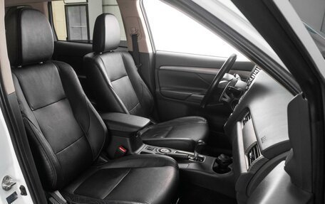 Mitsubishi Outlander III рестайлинг 3, 2013 год, 1 599 000 рублей, 8 фотография