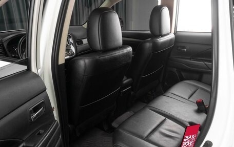 Mitsubishi Outlander III рестайлинг 3, 2013 год, 1 599 000 рублей, 11 фотография