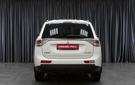 Mitsubishi Outlander III рестайлинг 3, 2013 год, 1 599 000 рублей, 4 фотография