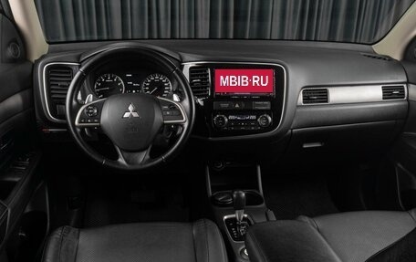 Mitsubishi Outlander III рестайлинг 3, 2013 год, 1 599 000 рублей, 6 фотография