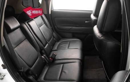 Mitsubishi Outlander III рестайлинг 3, 2013 год, 1 599 000 рублей, 7 фотография