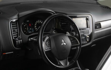 Mitsubishi Outlander III рестайлинг 3, 2013 год, 1 599 000 рублей, 18 фотография