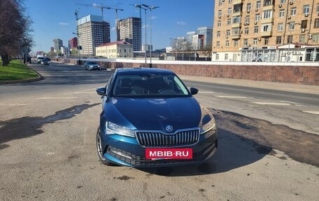 Skoda Superb III рестайлинг, 2021 год, 2 250 000 рублей, 2 фотография
