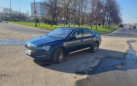 Skoda Superb III рестайлинг, 2021 год, 2 250 000 рублей, 3 фотография