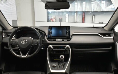 Toyota RAV4, 2020 год, 3 290 000 рублей, 9 фотография