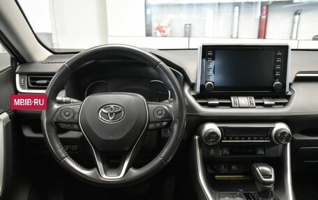 Toyota RAV4, 2020 год, 3 290 000 рублей, 8 фотография