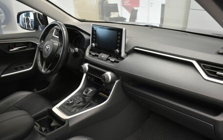 Toyota RAV4, 2020 год, 3 290 000 рублей, 21 фотография