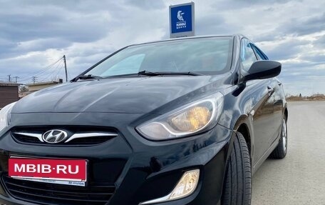 Hyundai Solaris II рестайлинг, 2012 год, 900 000 рублей, 1 фотография