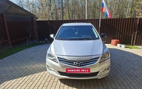 Hyundai Solaris II рестайлинг, 2016 год, 950 000 рублей, 1 фотография