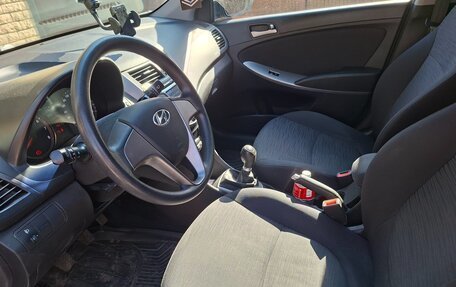 Hyundai Solaris II рестайлинг, 2016 год, 950 000 рублей, 9 фотография