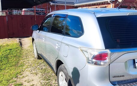 Mitsubishi Outlander III рестайлинг 3, 2013 год, 1 600 000 рублей, 4 фотография