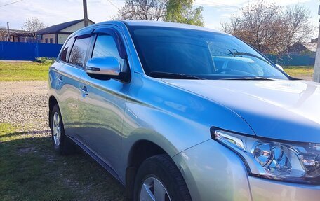 Mitsubishi Outlander III рестайлинг 3, 2013 год, 1 600 000 рублей, 2 фотография