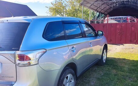 Mitsubishi Outlander III рестайлинг 3, 2013 год, 1 600 000 рублей, 5 фотография