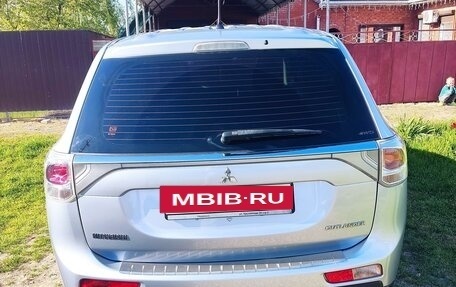 Mitsubishi Outlander III рестайлинг 3, 2013 год, 1 600 000 рублей, 3 фотография