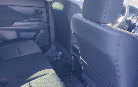 Mitsubishi Outlander III рестайлинг 3, 2013 год, 1 600 000 рублей, 18 фотография
