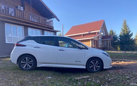 Nissan Leaf II, 2018 год, 1 523 000 рублей, 2 фотография