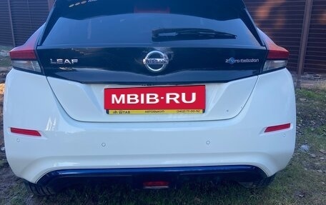 Nissan Leaf II, 2018 год, 1 523 000 рублей, 3 фотография