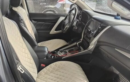 Mitsubishi Pajero Sport III рестайлинг, 2018 год, 2 990 000 рублей, 2 фотография