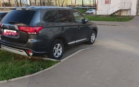 Mitsubishi Outlander III рестайлинг 3, 2020 год, 2 250 000 рублей, 4 фотография