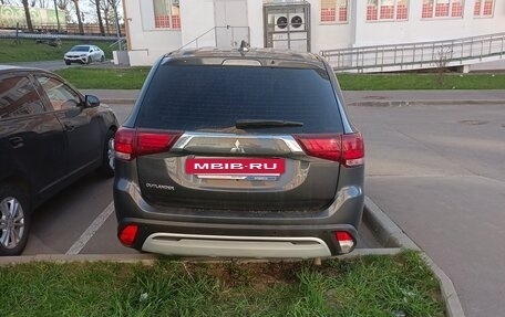 Mitsubishi Outlander III рестайлинг 3, 2020 год, 2 250 000 рублей, 5 фотография