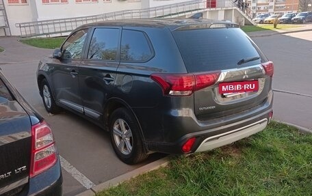 Mitsubishi Outlander III рестайлинг 3, 2020 год, 2 250 000 рублей, 6 фотография
