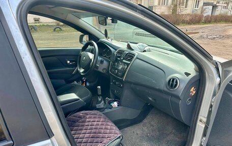 Renault Logan II, 2016 год, 580 000 рублей, 5 фотография