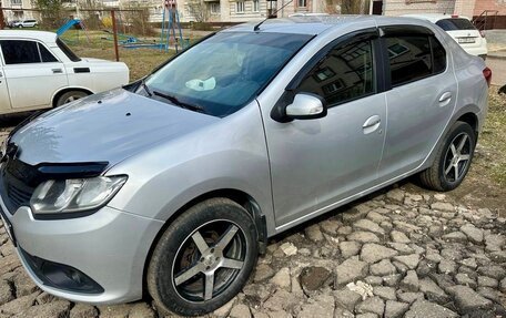 Renault Logan II, 2016 год, 580 000 рублей, 2 фотография