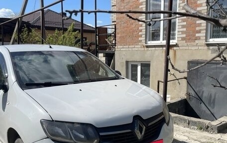 Renault Logan II, 2017 год, 450 000 рублей, 1 фотография