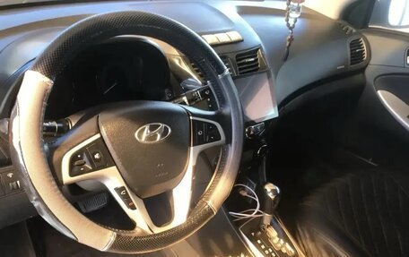 Hyundai Solaris II рестайлинг, 2012 год, 910 000 рублей, 3 фотография