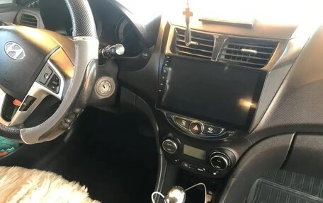 Hyundai Solaris II рестайлинг, 2012 год, 910 000 рублей, 10 фотография