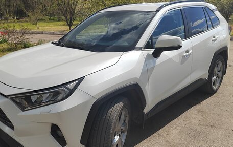 Toyota RAV4, 2019 год, 3 200 000 рублей, 2 фотография